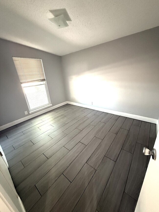 Building Photo - Charming 3 bedroom in NE Albuquerque. Osuna/San Pedro area near San Mateo. Refrigerated Air! 2 Ca...