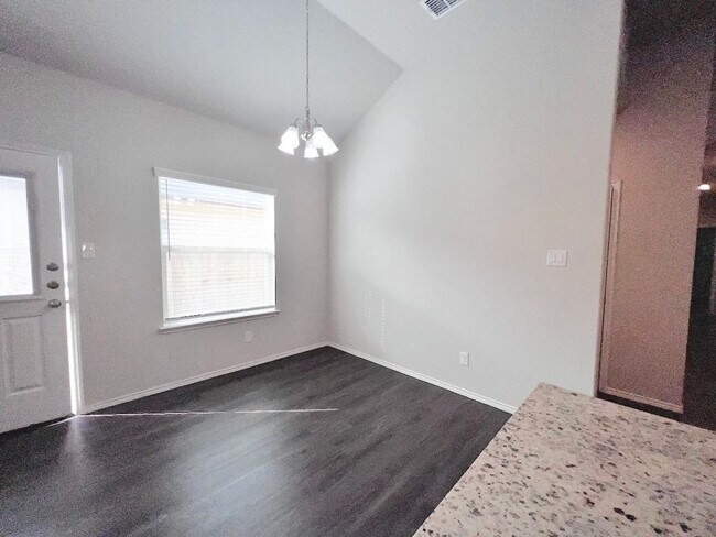Building Photo - Luxury Duplex | 3 Bed/2 Bath | 1-Story | Covered Deck | Near Randolph AFB & Ft Sam