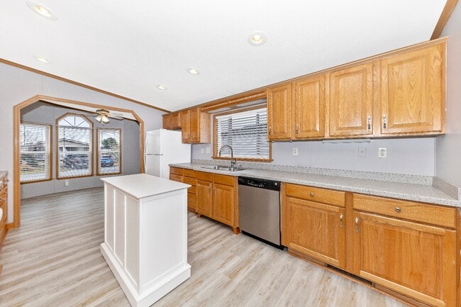 Building Photo - 16114 McGregor Dr