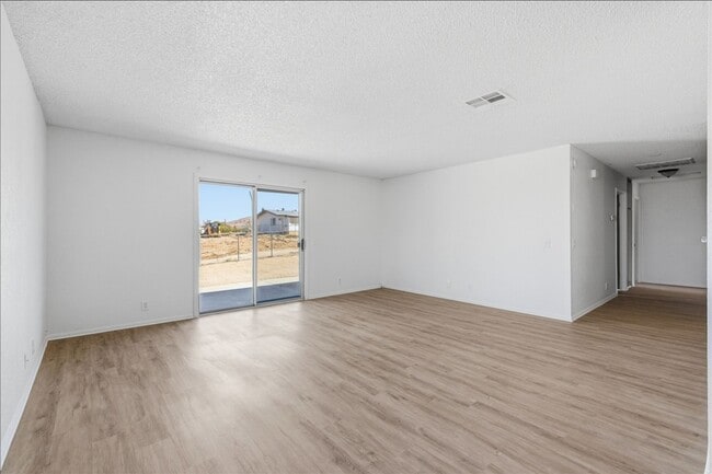 Building Photo - 6851 Quail Spring Ave