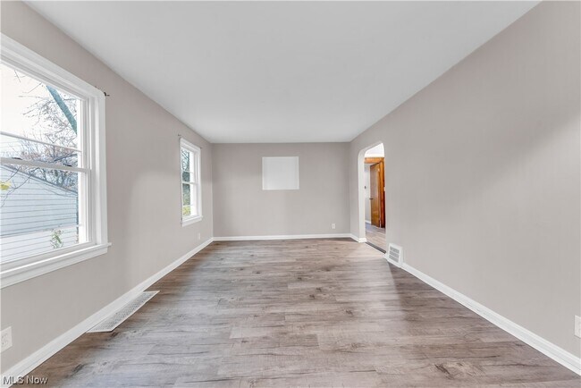 Building Photo - 5461 Clement Ave