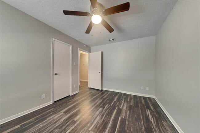 Building Photo - 3214 Evergreen Glade Dr