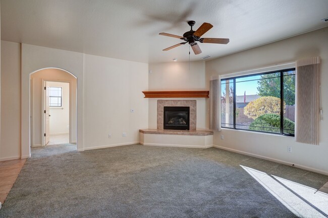 Building Photo - 3 Bedroom, 2 Bath Home in Prescott!