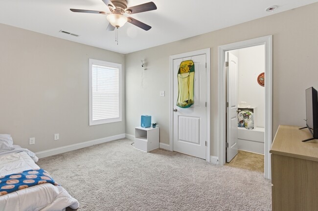 Building Photo - 2012 Snapper St