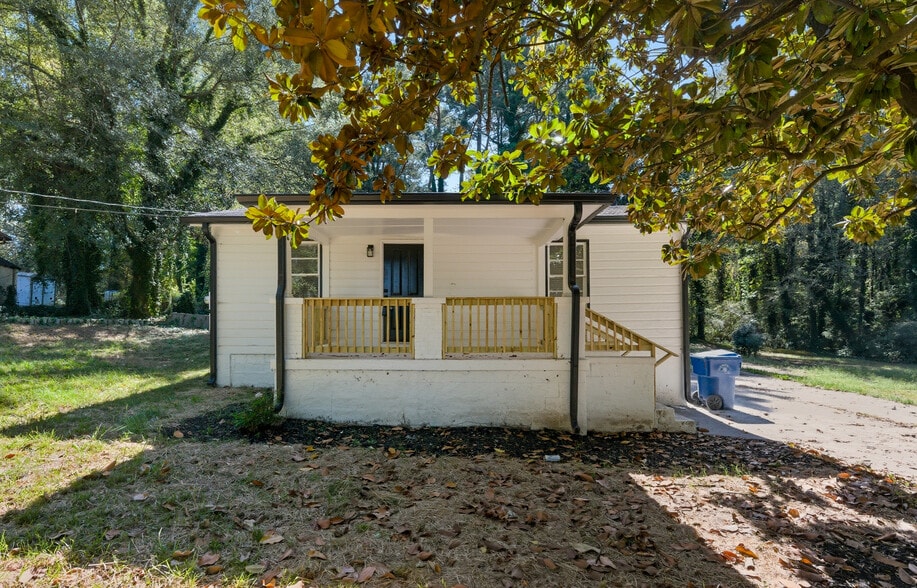 Building Photo - 3192 Oakcliff Rd NW