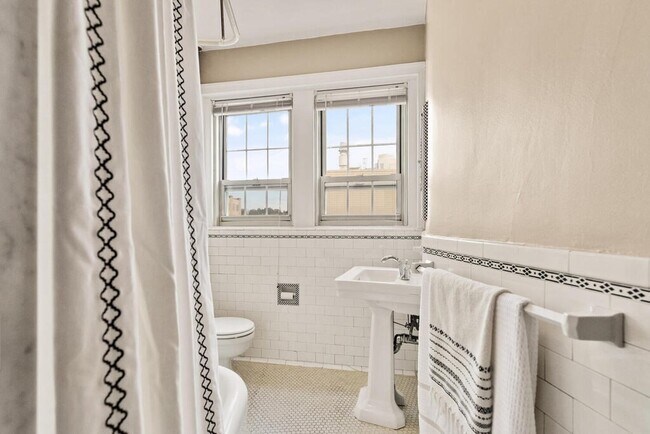 Building Photo - 3 Arlington St