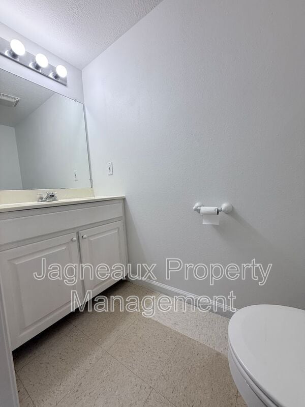 Building Photo - 201 Crystal Ln