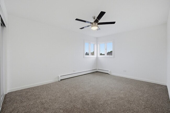 Building Photo - 6555 W Belmont Ave