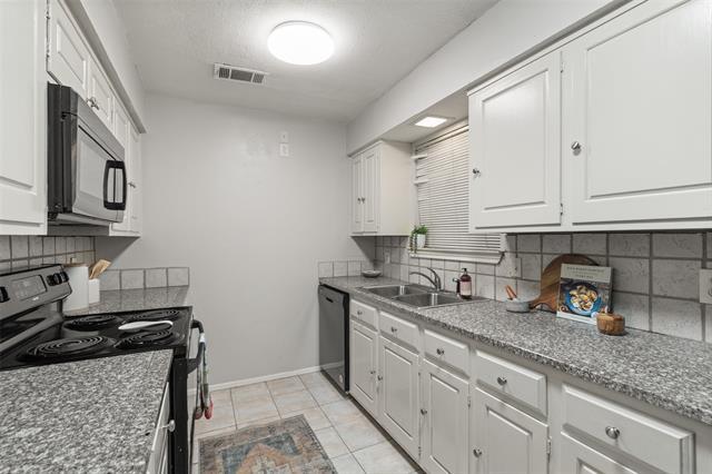 Building Photo - 10407 Pagewood Dr