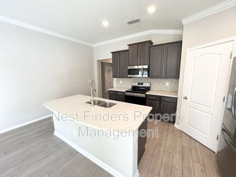 Building Photo - 33 Pickett Dr