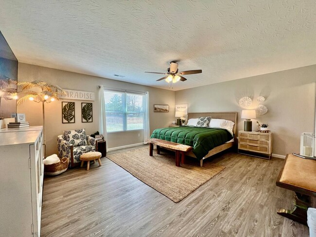 Building Photo - Beach house get away in Trenton, OH