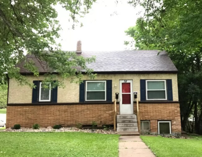 Primary Photo - 38 Manitoba Ave