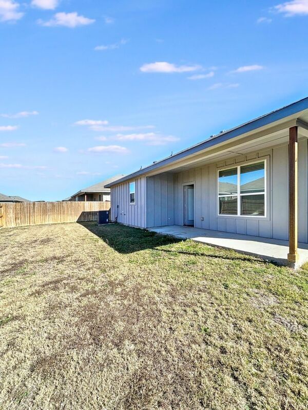 Building Photo - 866 Freedom Cir