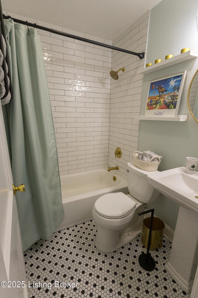 Building Photo - 720 Gheens Ave