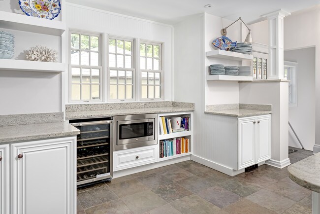 Building Photo - 755 Sheridan Rd