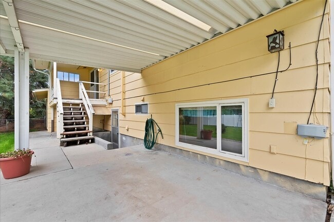 Building Photo - 6190 N Shandee Dr