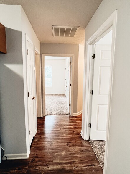 Building Photo - 350 Miller Pointe Dr