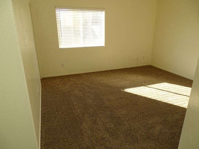 Building Photo - Well Kept One Story North Las Vegas Cul De...