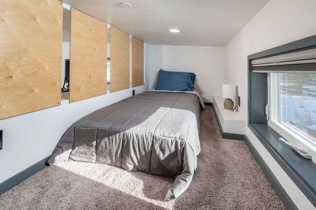 Building Photo - Hiatus Hideaway #3 - Close to Old Mill - Fully Furnished available Now