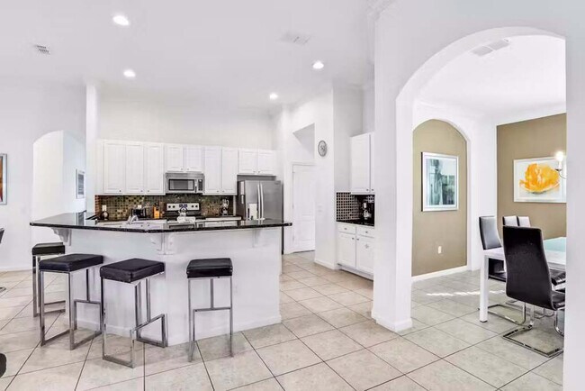 Building Photo - 4140 Oak Tree Dr