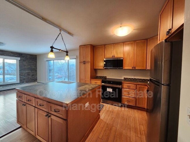 Primary Photo - 140 Eagle St