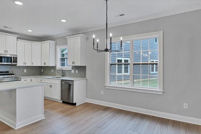 Building Photo - 835 Blue Bird Dr