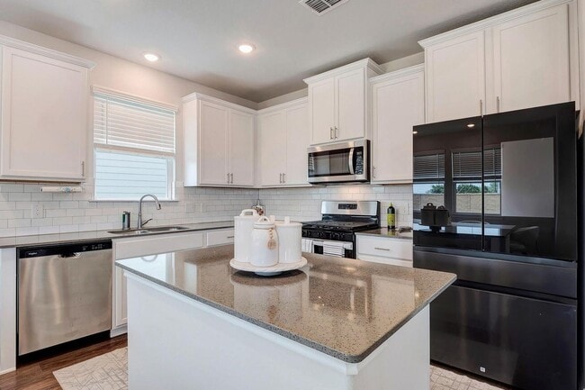 Building Photo - 6554 Marsh Ln