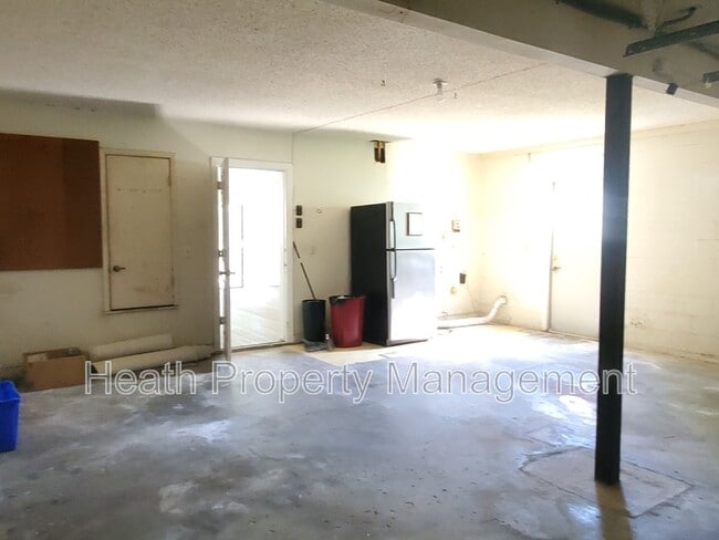 Building Photo - 4624 Landscape Dr