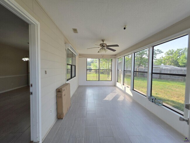 Building Photo - 501 Fieldstone Rd