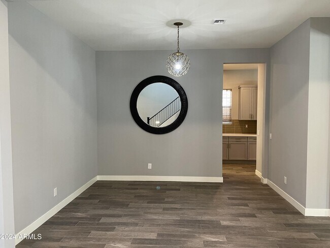 Building Photo - 4624 E Vista Bonita Dr