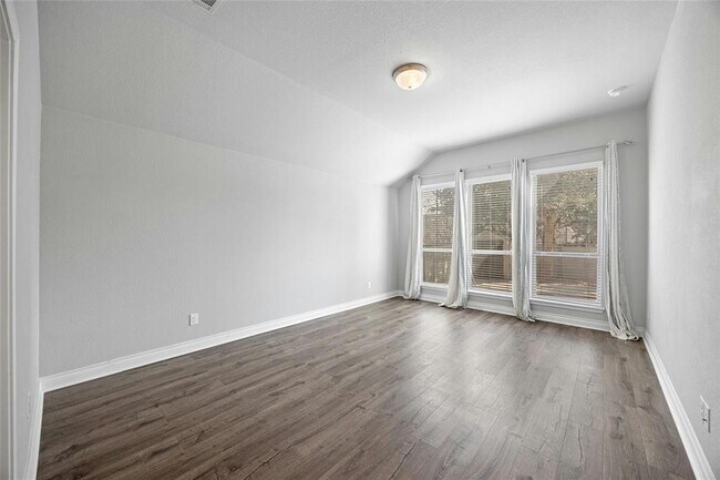 Building Photo - 169 Belford St