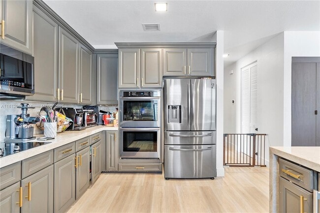 Building Photo - 9830 NW 86th Terrace