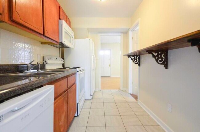 Building Photo - 2118 Parkwood Ave