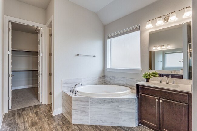 Building Photo - 2408 Indian Clover Trl