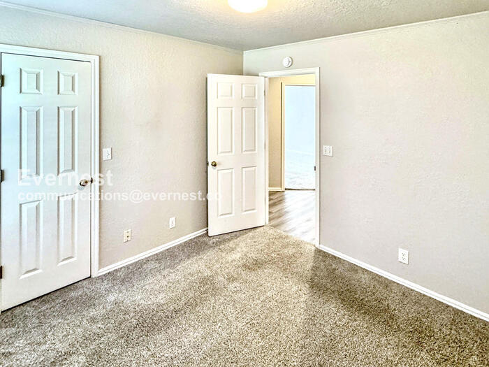 Building Photo - 1201 W 112th St