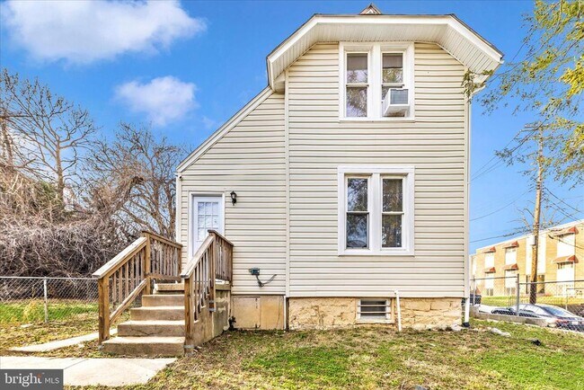 Building Photo - 2905 Goodwood Rd