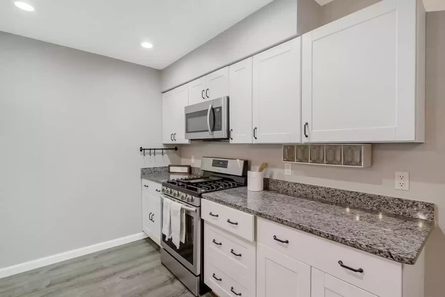 Kitchen - 4801 Irving Blvd NW