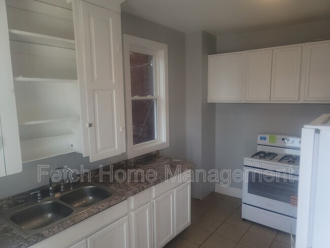 Building Photo - 264 W Cottage Pl