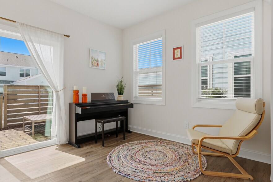 Building Photo - 4744 Siddons Dr