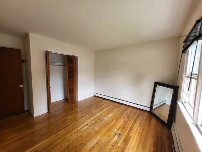 Building Photo - 38 Hillside Ave