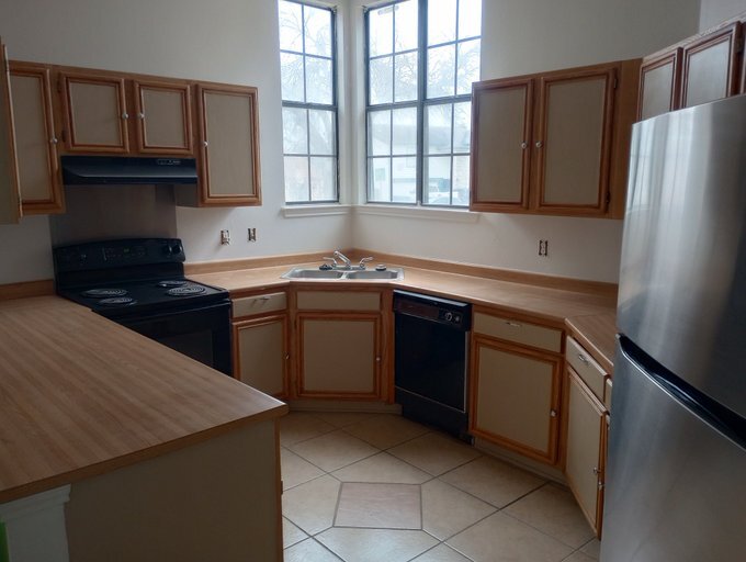 Building Photo - 9627 Dugas Dr