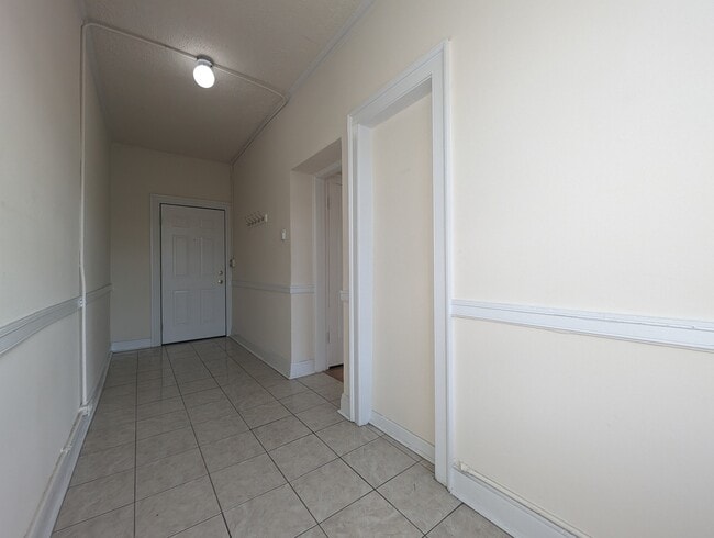 Building Photo - 2737 N Spaulding Ave