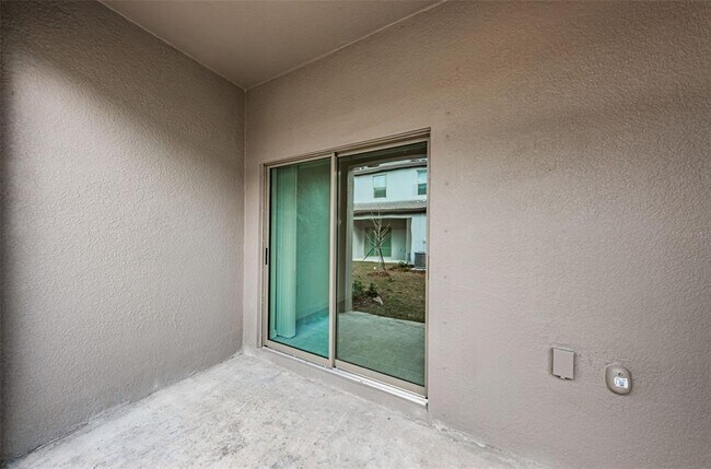 Building Photo - 8327 Crescent Oaks Dr