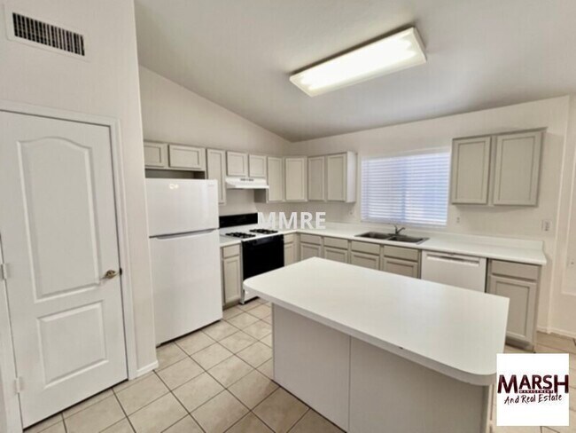 Building Photo - GREAT 3 BEDROOM HOME IN MESA!