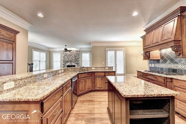 Building Photo - 8920 Doral Dr