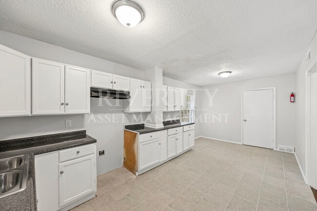 Building Photo - 3843 Blue Jay Rd