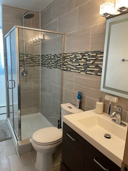 Building Photo - 3426 Fairfield St