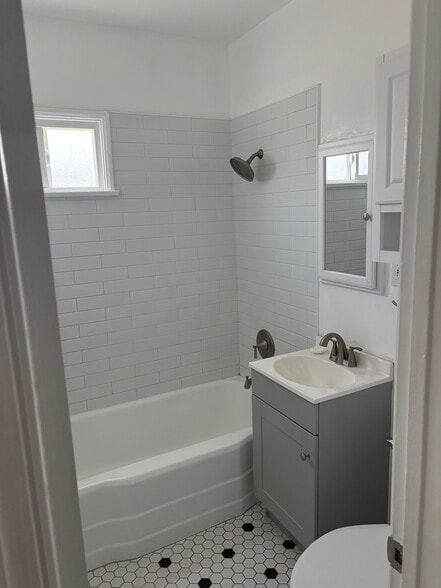 Upstairs Unit - 1934 W 35th St