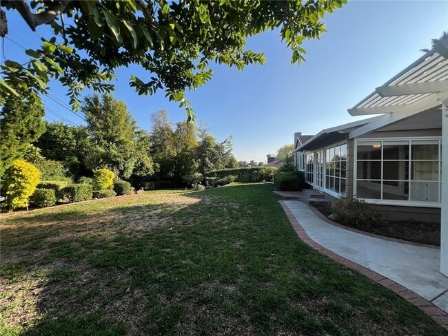 Building Photo - 1850 Wilson Ave