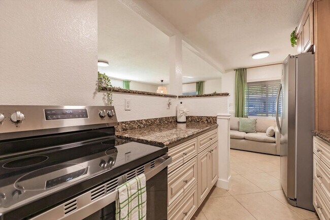 Building Photo - 716-720 Southwest 14th Court-SI FL1-ID1475646P